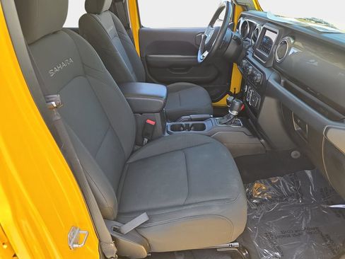 Used 2019 Jeep Wrangler Unlimited Sahara AWD/4WD image 12