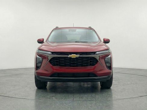 Used 2025 Chevrolet Trax LT w/ LT Convenience Package image 2