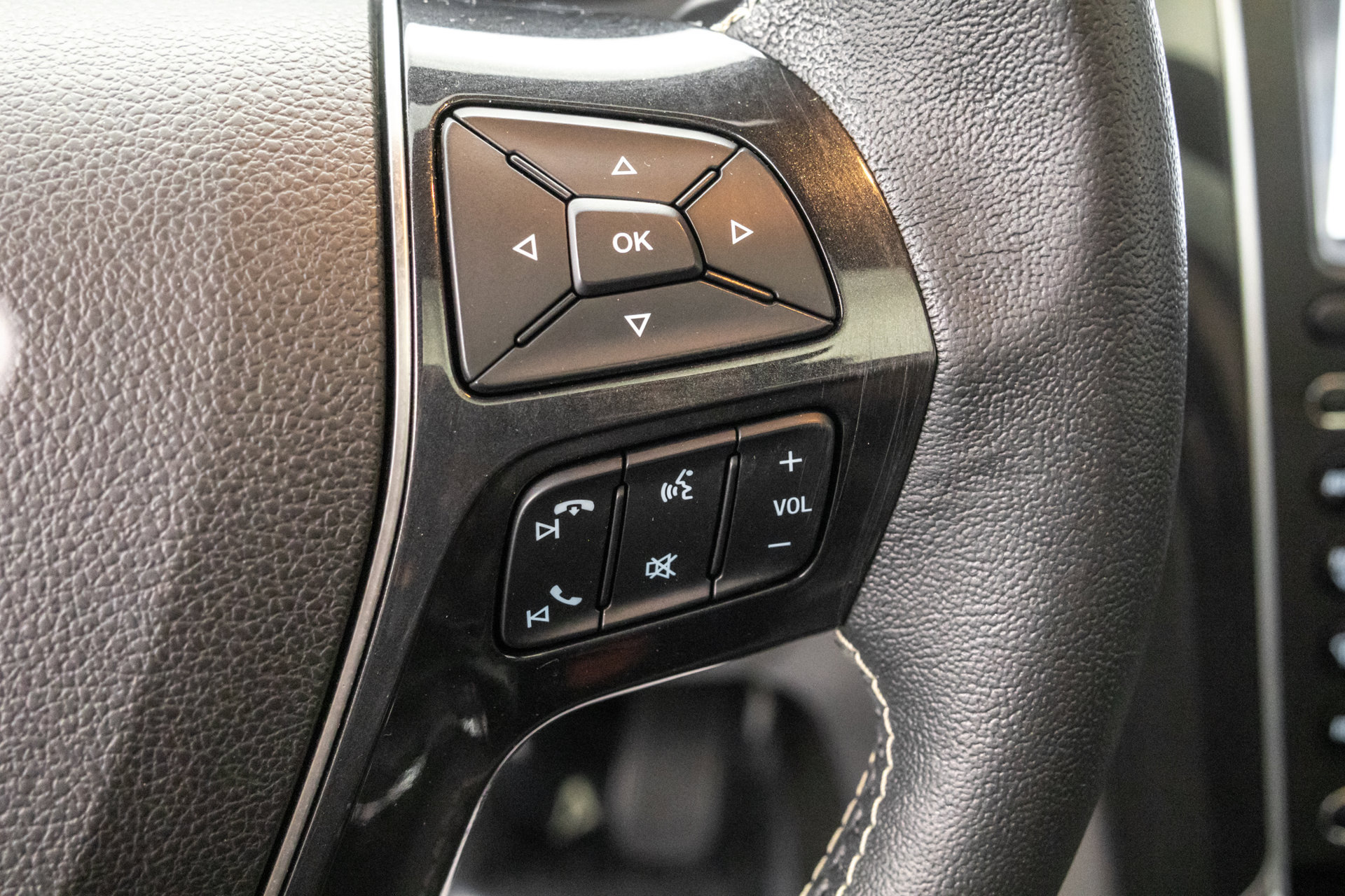 Used 2017 Ford Explorer Platinum AWD/4WD image 21