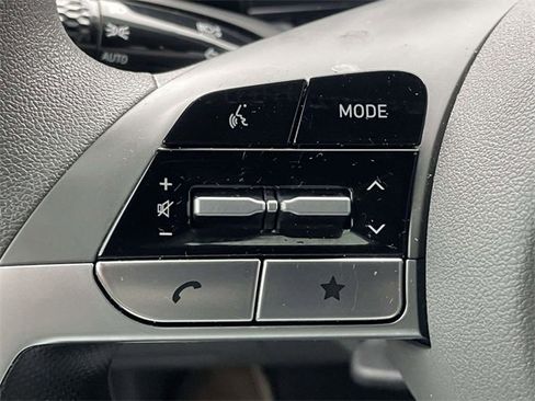 Certified 2024 Hyundai Elantra SEL image 17