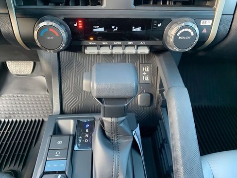 Used 2025 Toyota Tacoma SR5 AWD/4WD image 21