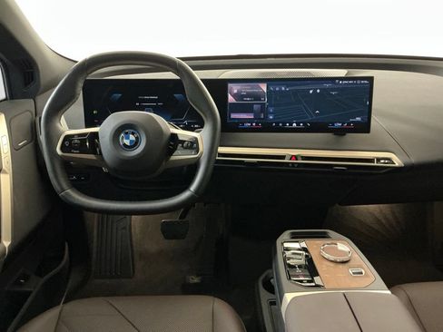 Used 2024 BMW iX xDrive50 w/ Premium Package AWD/4WD image 9
