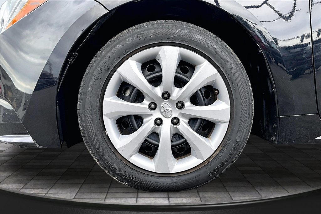 Used 2024 Toyota Corolla LE FWD image 9