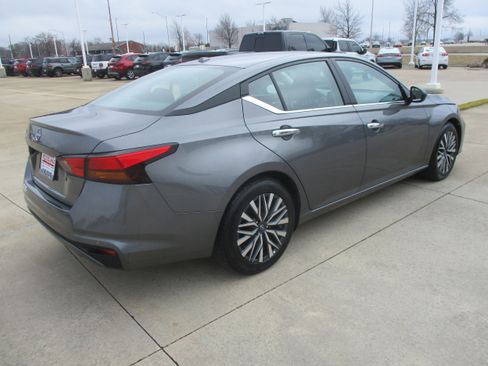 Used 2025 Nissan Altima 2.5 SV image 6