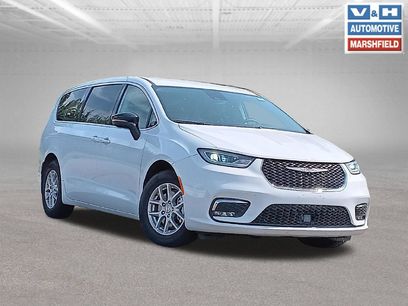 Used 2024 Chrysler Pacifica Touring-L