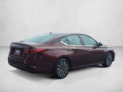 Used 2024 Nissan Altima 2.5 SV image 5
