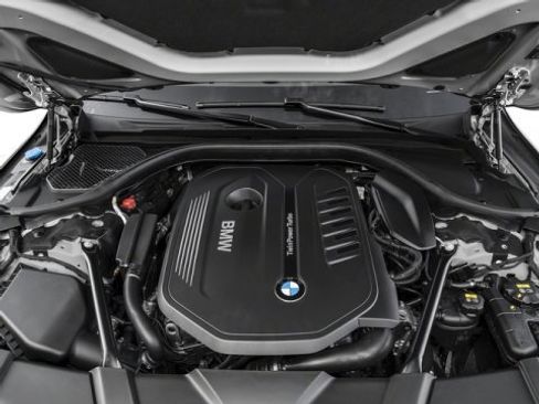 Used 2018 BMW 740i image 13