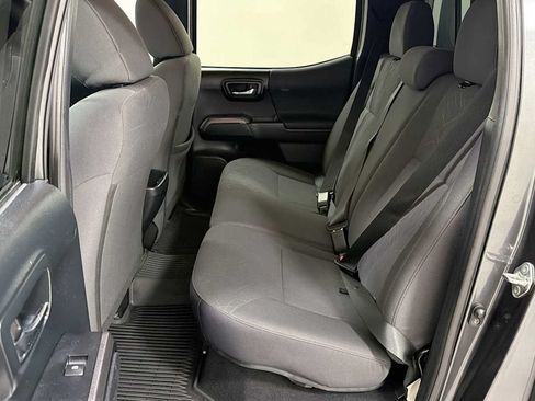 Certified 2018 Toyota Tacoma TRD Off-Road AWD/4WD image 24