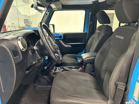 Used 2017 Jeep Wrangler Unlimited Sahara image 10