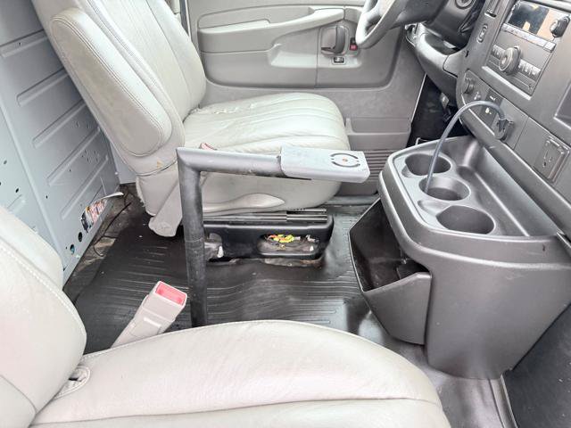Used 2015 Chevrolet Express 2500 RWD image 15