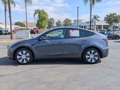 Used 2023 Tesla Model Y 2WD image 9