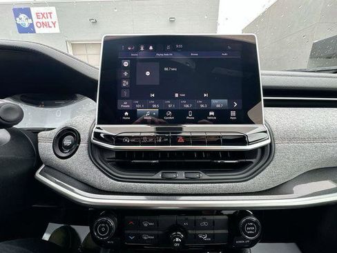 Certified 2023 Jeep Compass Latitude image 18