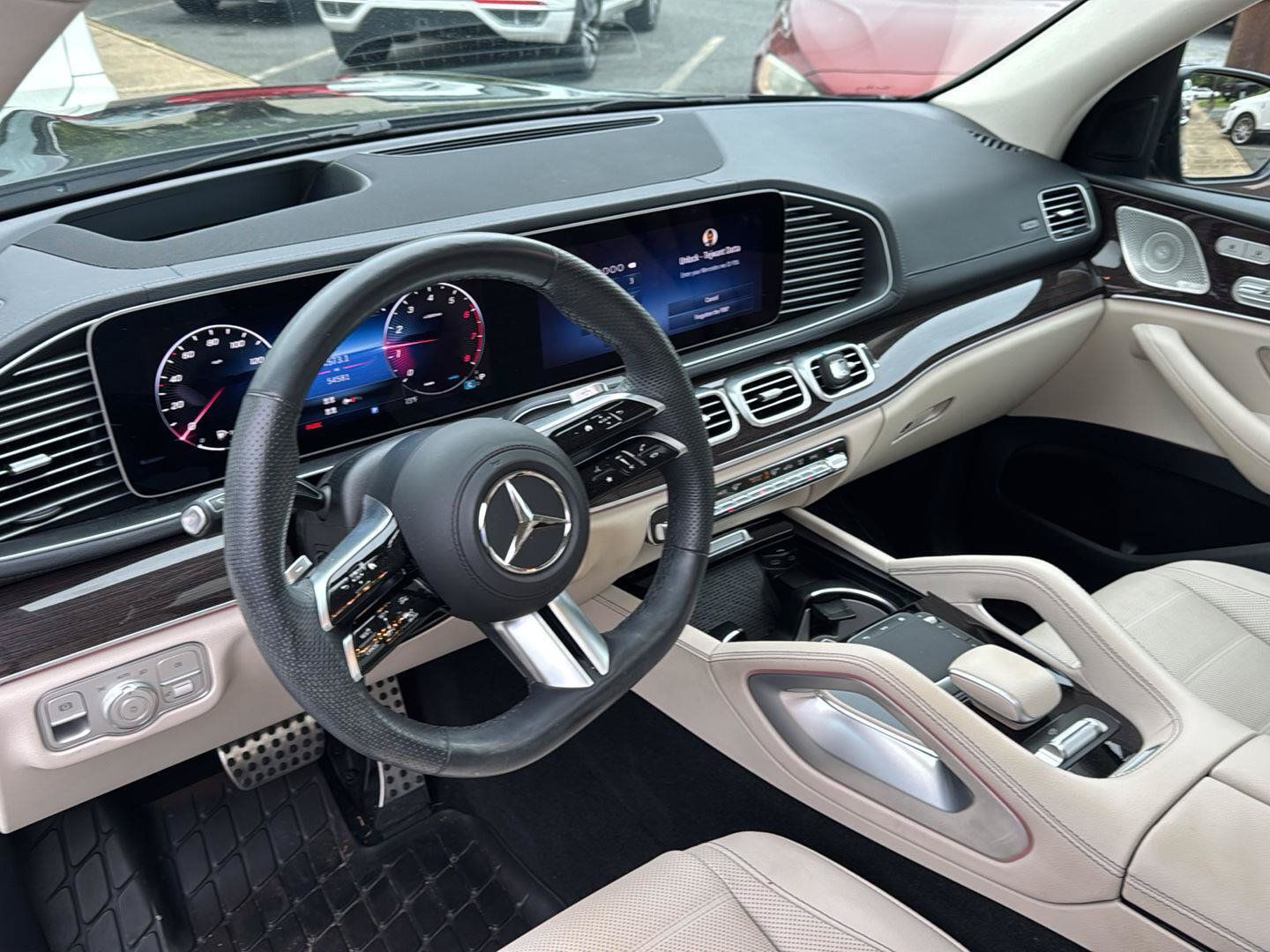Used 2024 Mercedes-Benz GLS 450 4MATIC image 9