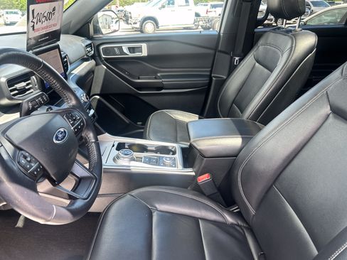 Used 2020 Ford Explorer XLT w/ Equipment Group 202A AWD/4WD image 19