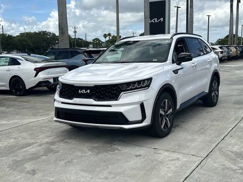 Used 2023 Kia Sorento S FWD image 2