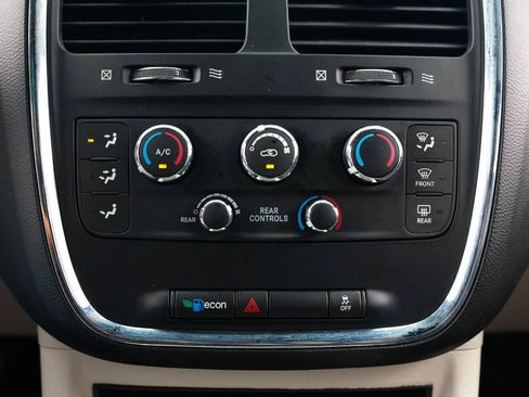 Used 2017 Dodge Grand Caravan SXT FWD image 33