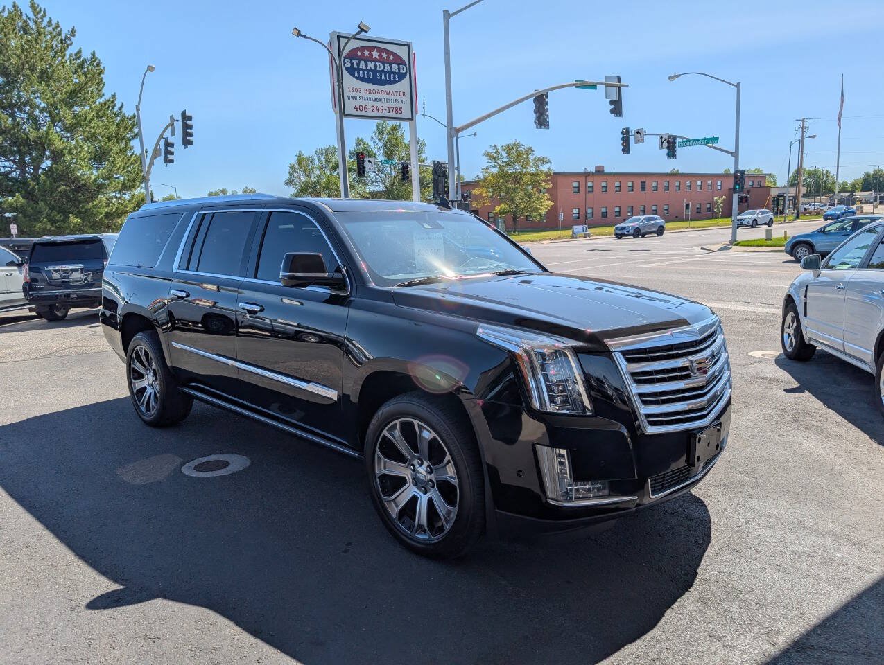 Used 2017 Cadillac Escalade ESV Platinum AWD/4WD image 1