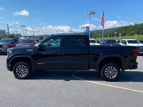 Used 2023 GMC Sierra 1500 AT4 w/ AT4 Preferred Package AWD/4WD image 2