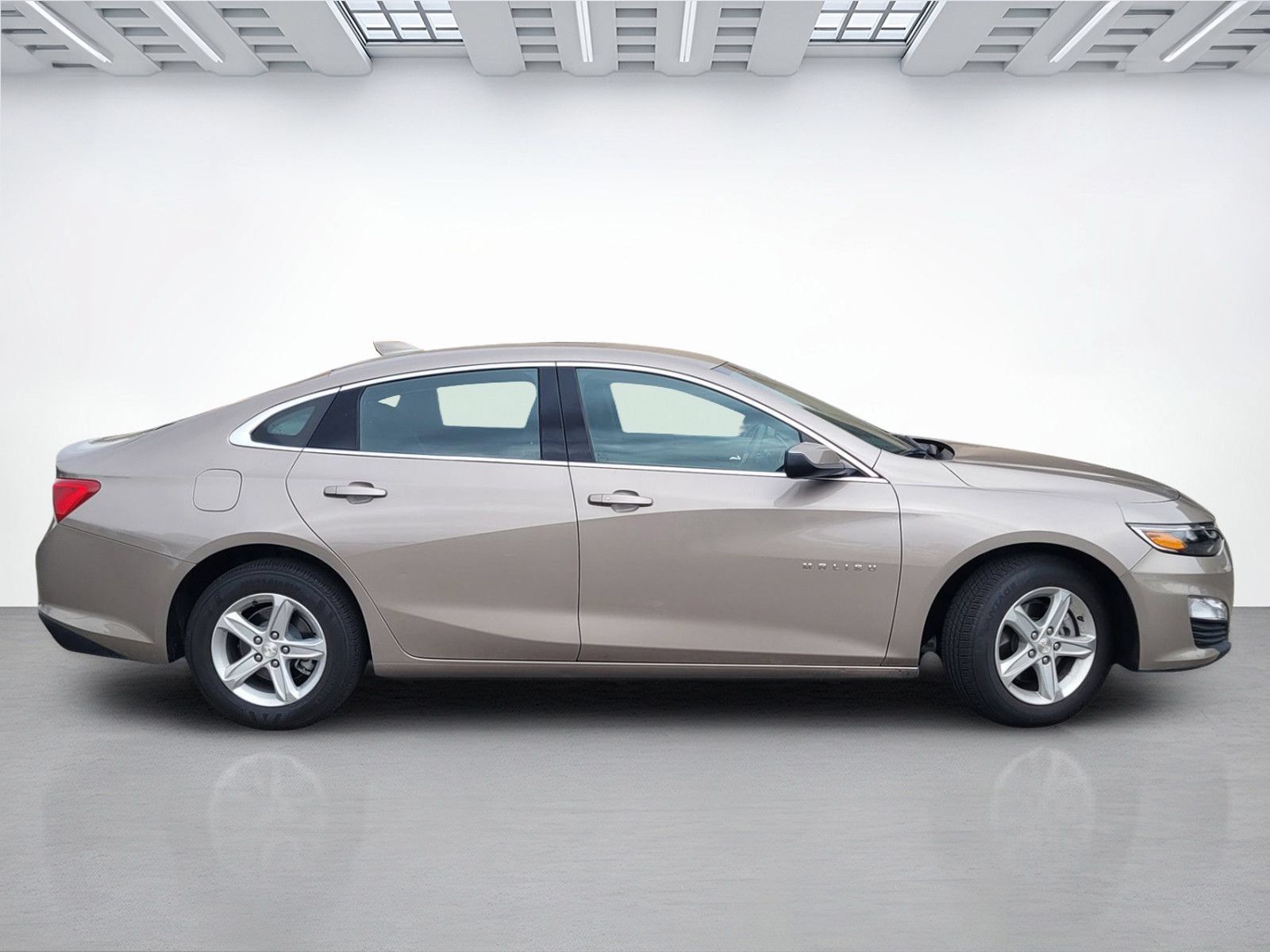 Used 2023 Chevrolet Malibu LT FWD image 3