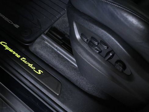 Certified 2022 Porsche Cayenne Turbo S AWD/4WD image 22