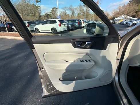 Certified 2023 Volvo XC60 B5 Plus image 25