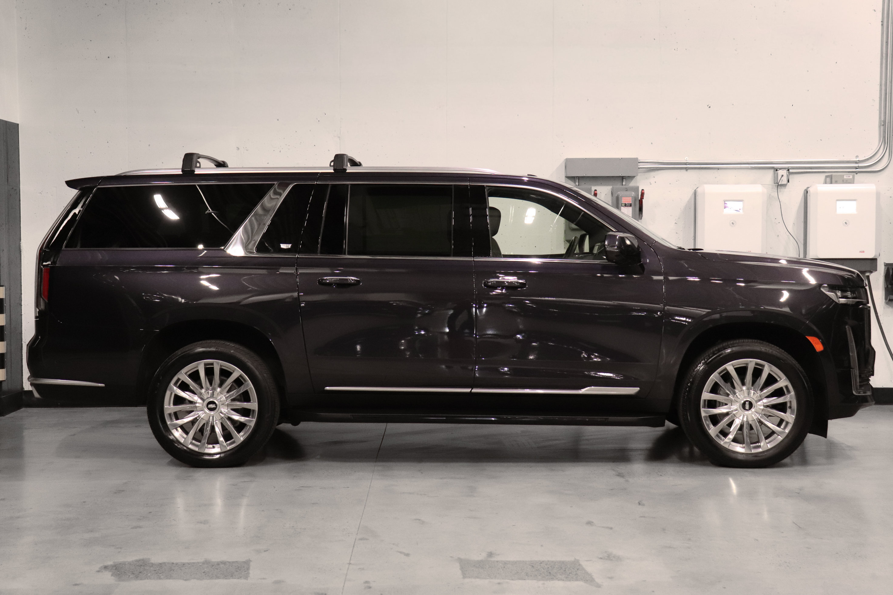 Certified 2023 Cadillac Escalade ESV Premium Luxury AWD/4WD image 6