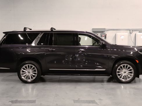 Used 2023 Cadillac Escalade ESV Premium Luxury AWD/4WD image 6