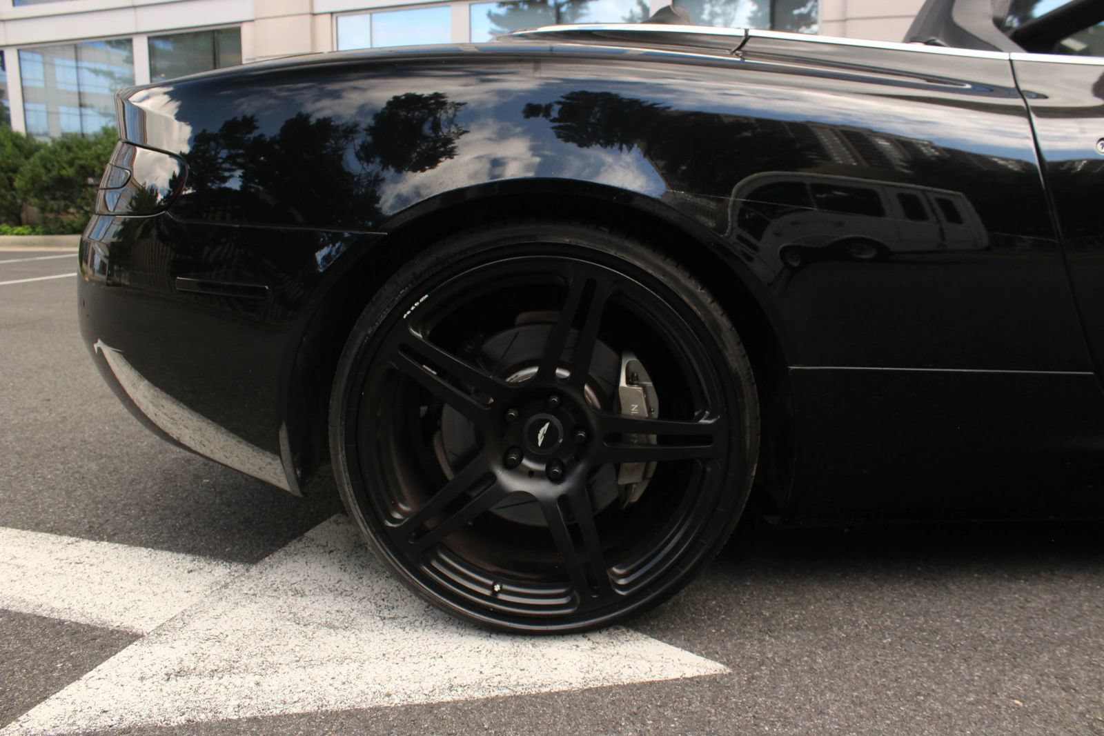Used 2006 Aston Martin DB9 Volante RWD image 9