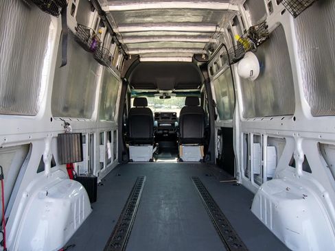 Used 2023 Mercedes-Benz Sprinter 2500 image 13