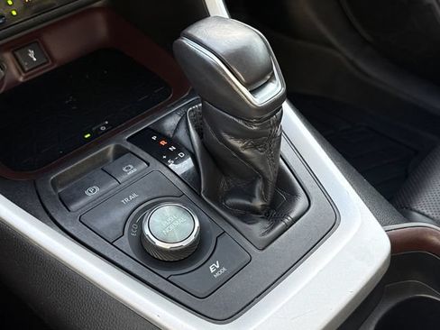 Used 2020 Toyota RAV4 Limited AWD/4WD image 28