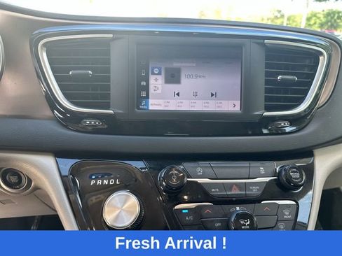 Used 2023 Chrysler Voyager LX image 25