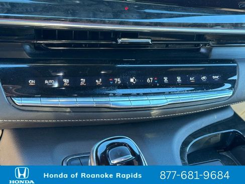 Used 2024 Cadillac Escalade Premium Luxury image 36