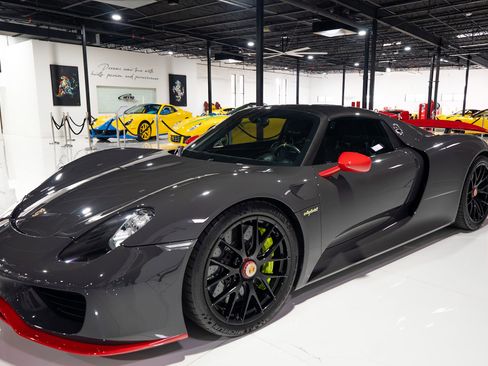 Used 2015 Porsche 918 Spyder image 11