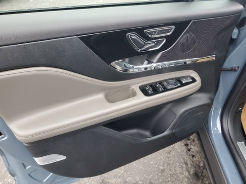 New 2026 Lincoln Corsair Premiere image 8