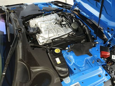 Used 2017 Jaguar F-TYPE SVR image 22