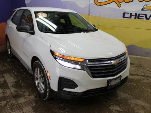Used 2022 Chevrolet Equinox LS image 2