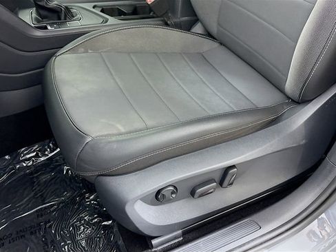 Used 2022 Volkswagen Taos SE FWD image 18