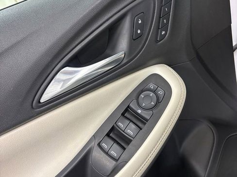 Used 2021 Buick Encore GX Essence AWD/4WD image 16
