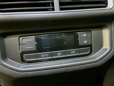 Used 2024 Volkswagen Atlas SE image 26