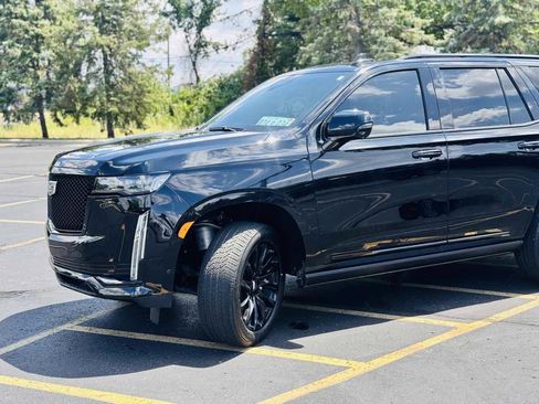 Used 2023 Cadillac Escalade Sport w/ LPO, ONYX Package AWD/4WD image 8