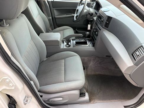 Used 2007 Jeep Grand Cherokee Laredo w/ Cargo Convenience Group image 10