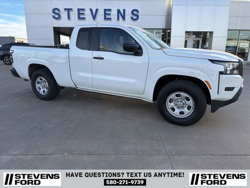 Used 2023 Nissan Frontier S image 2