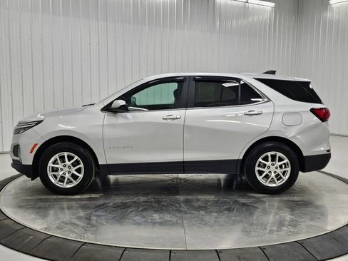 Used 2022 Chevrolet Equinox LT image 2