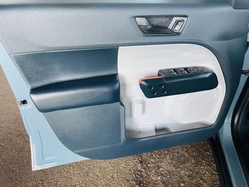 Used 2023 Ford Maverick XLT image 10