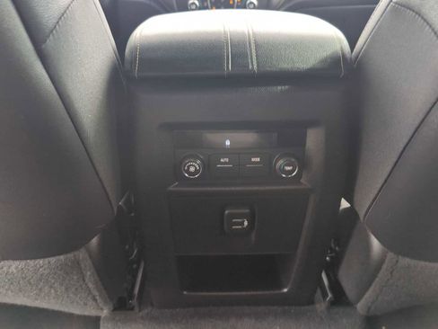 Used 2023 Chevrolet Traverse LT FWD image 21