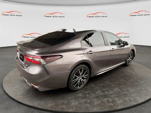 Used 2022 Toyota Camry SE FWD image 11