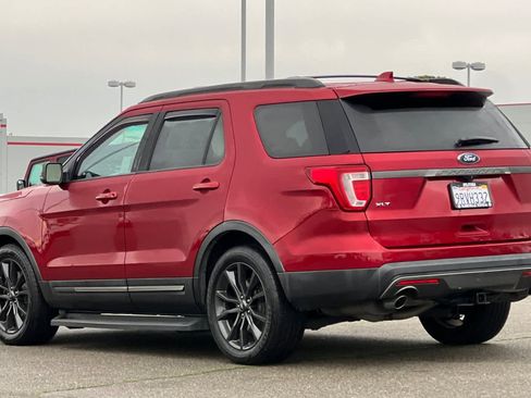 Used 2017 Ford Explorer XLT w/ Equipment Group 202A image 7