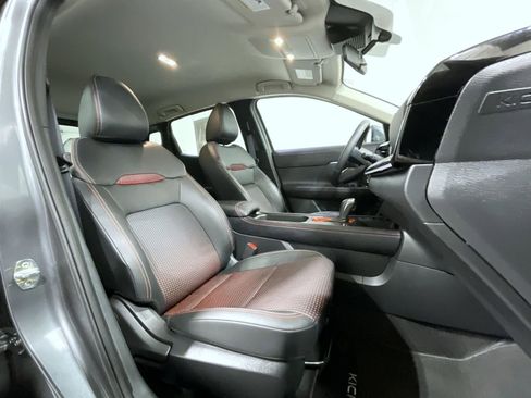 Certified 2025 Nissan Kicks SR FWD image 16
