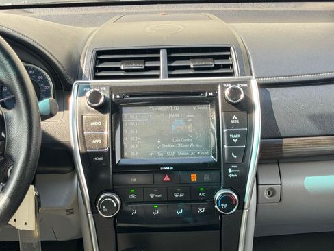 Used 2017 Toyota Camry LE FWD image 17