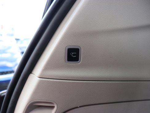 Used 2023 Chrysler Voyager LX image 47